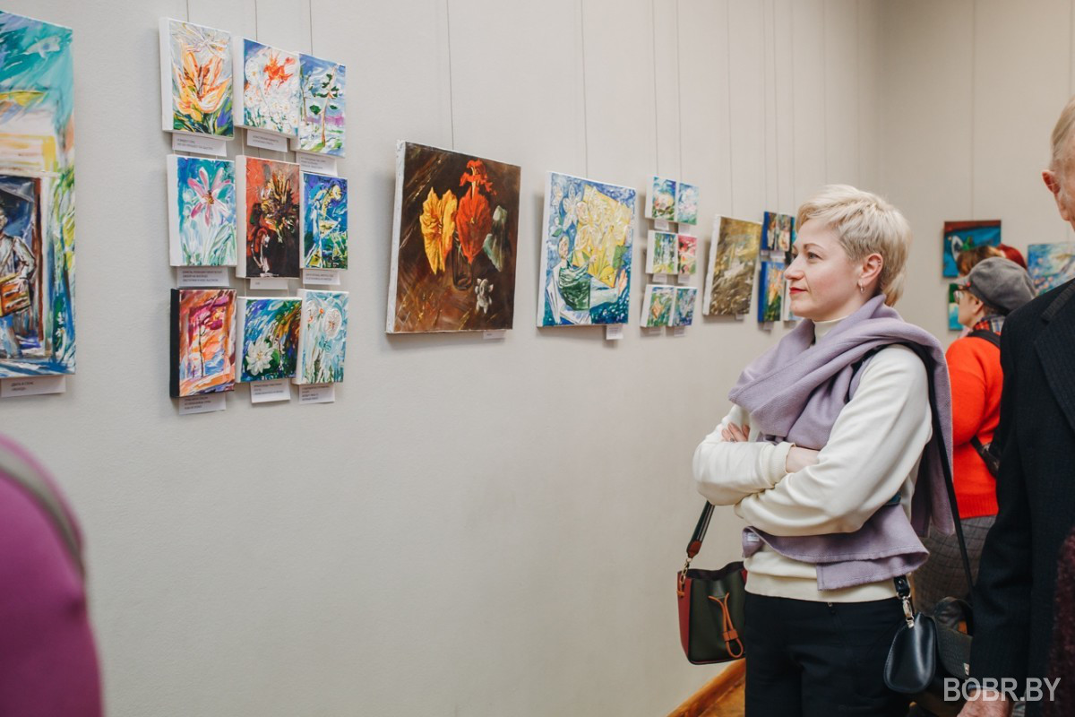 В выставочном зале открылась экспозиция Виктора Кнаруса