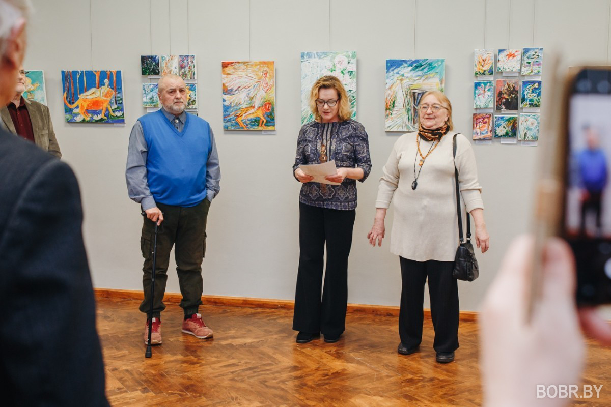 В выставочном зале открылась экспозиция Виктора Кнаруса