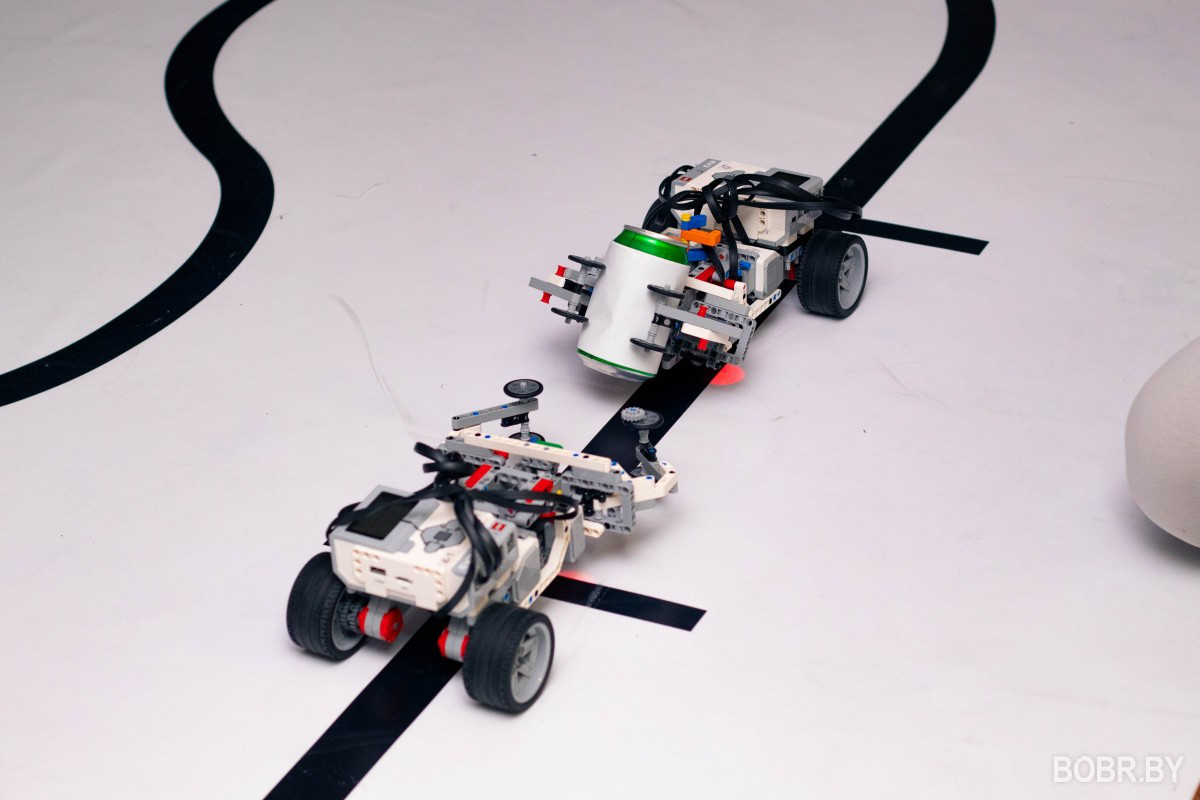 Робо-футбол и лего-эстафета: в Бобруйске прошли соревнования по робототехнике