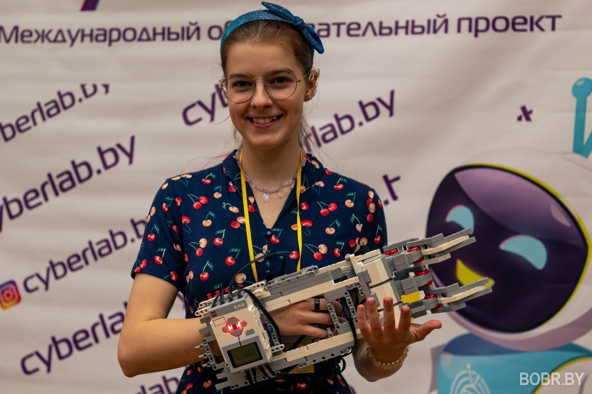 Робо-футбол и лего-эстафета: в Бобруйске прошли соревнования по робототехнике