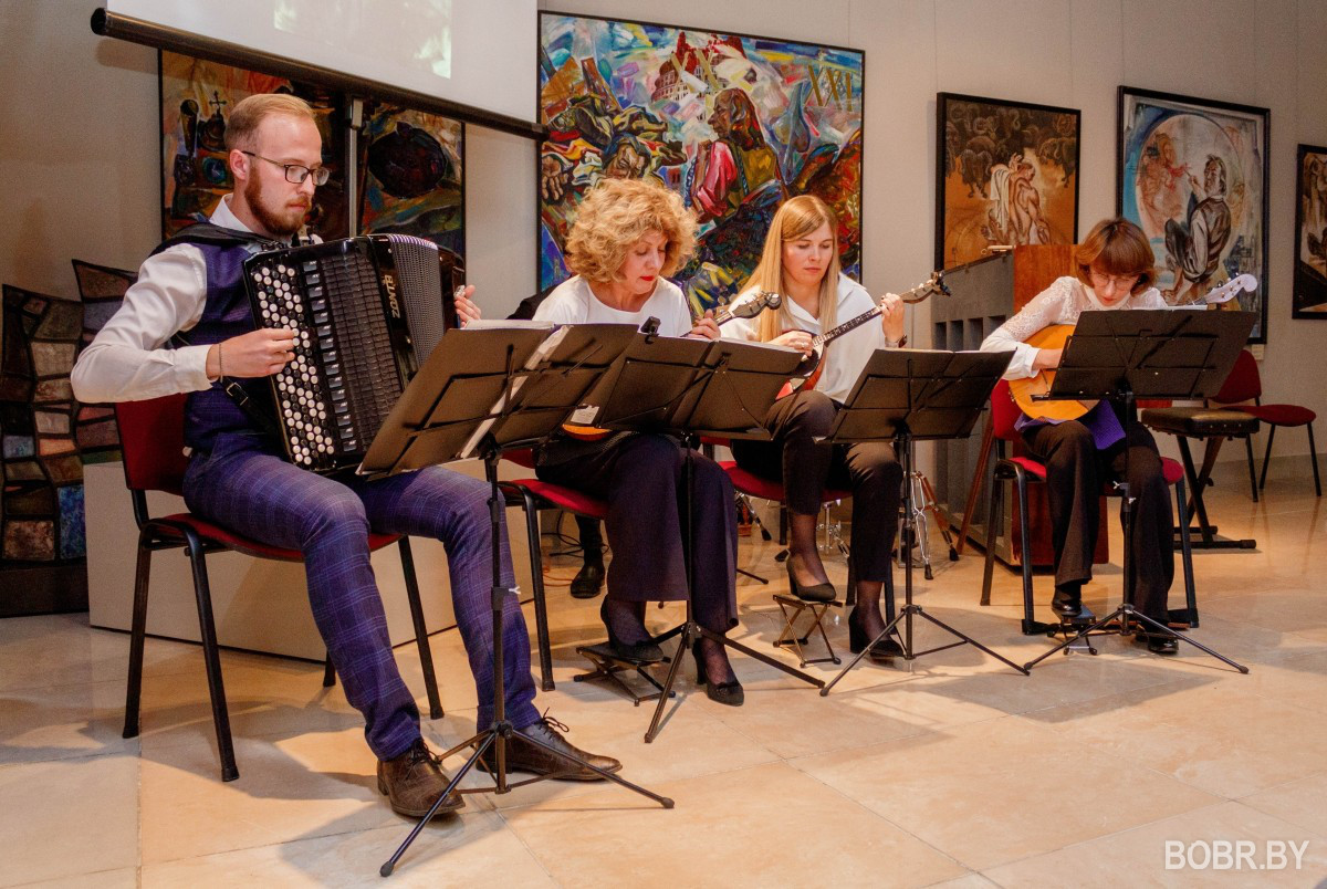 В художественном музее открыли сезон музыкально-литературных вечеров