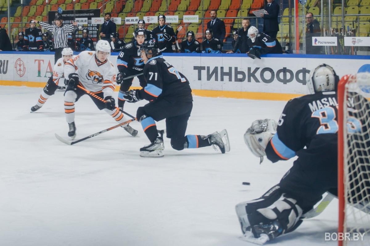 «Динамо-Шинниик» потерпел первое поражение в регулярном чемпионате МХЛ