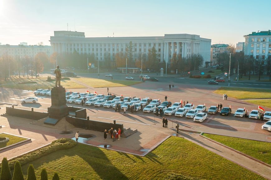 Бобруйск, Могилев и районы получили ключи от 47 новых автомобилей медпомощи