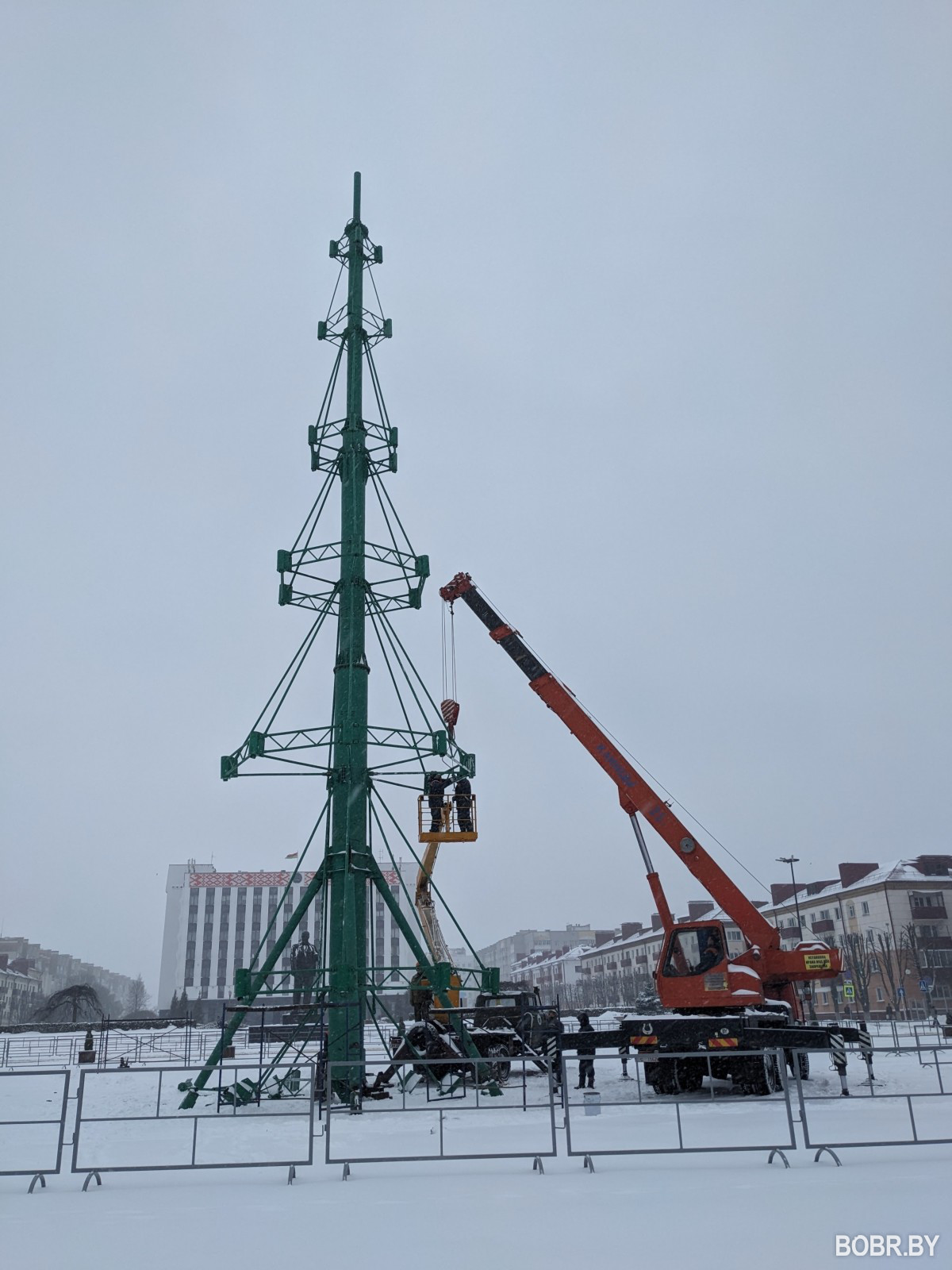 Новогодня елка на площади Ленина в Бобруйске