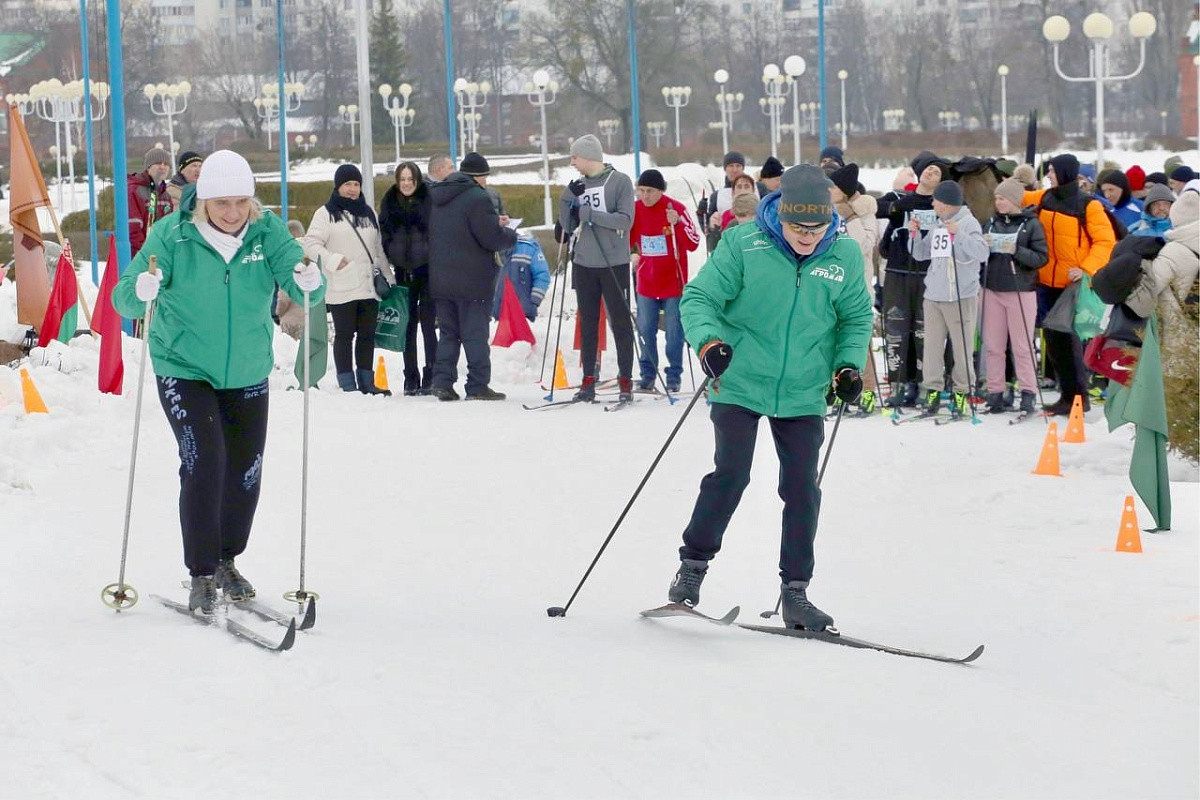 Коллектив ОАО «Бобруйскагромаш» принял участие в зимнем празднике «Бобруйская лыжня- 2024»!