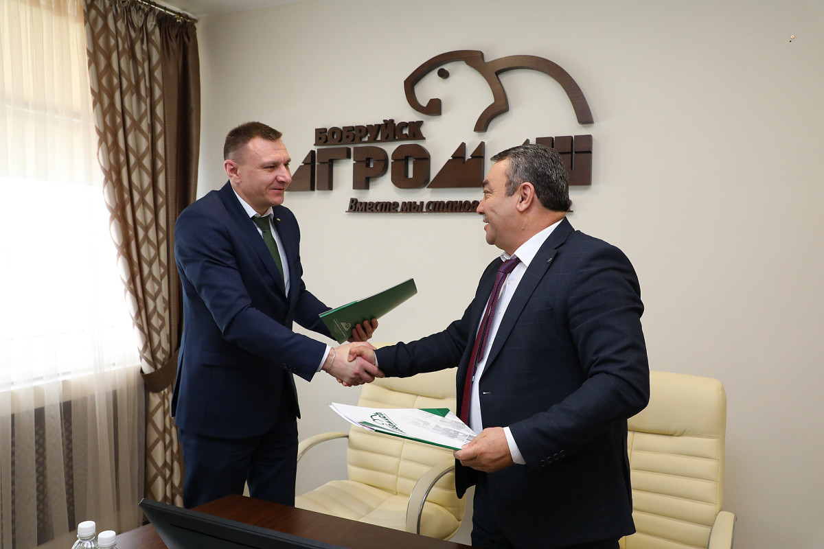 Одним из главных итогов встречи стало подписание контракта на поставку кормозаготовительной техники в Узбекистан.
