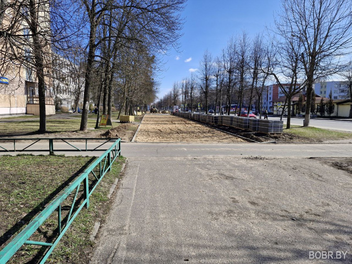 Фотофакт: в Бобруйске обновляют тротуары
