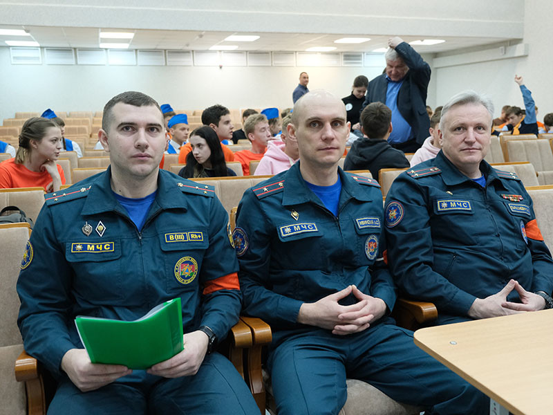 С напутствием к юным спасателям обратился начальник ПАСО-7 на объектах ОАО «Белшина» Вадим Парахневич: