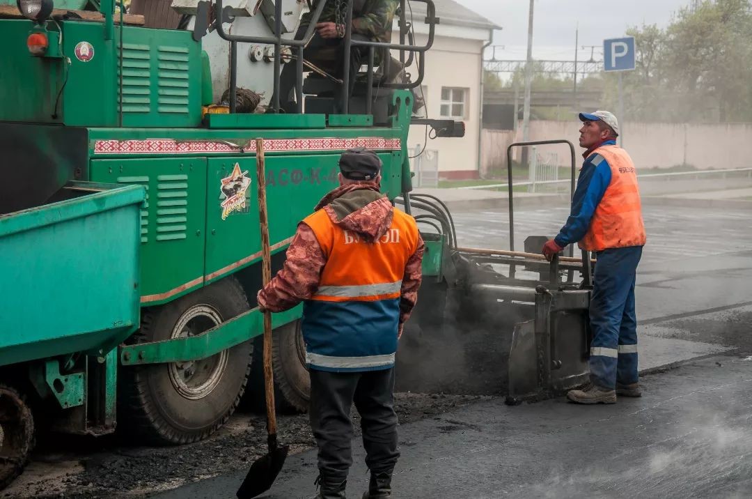Выполнен ремонт асфальтного покрытия автостоянки на улице Железнодорожной