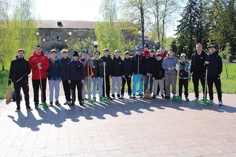 Хоккейный клуб «Бобруйск» принял участие в республиканском субботнике