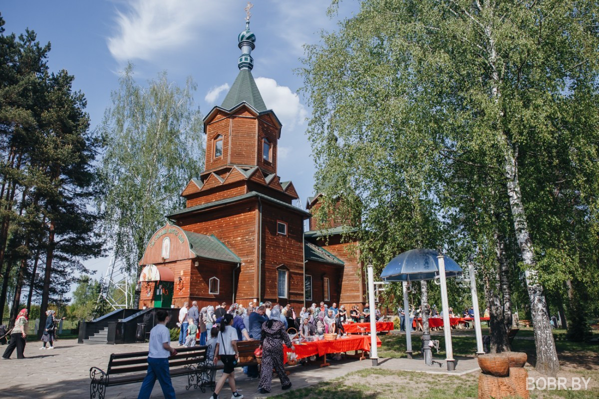 Освящение пасхальных куличей в храмах Бобруйска. Фоторепортаж