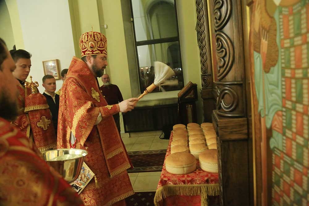 По окончании Божественной литургии правящий архиерей зачитал праздничное послание Патриарха Московского и всея Руси Кирилла.