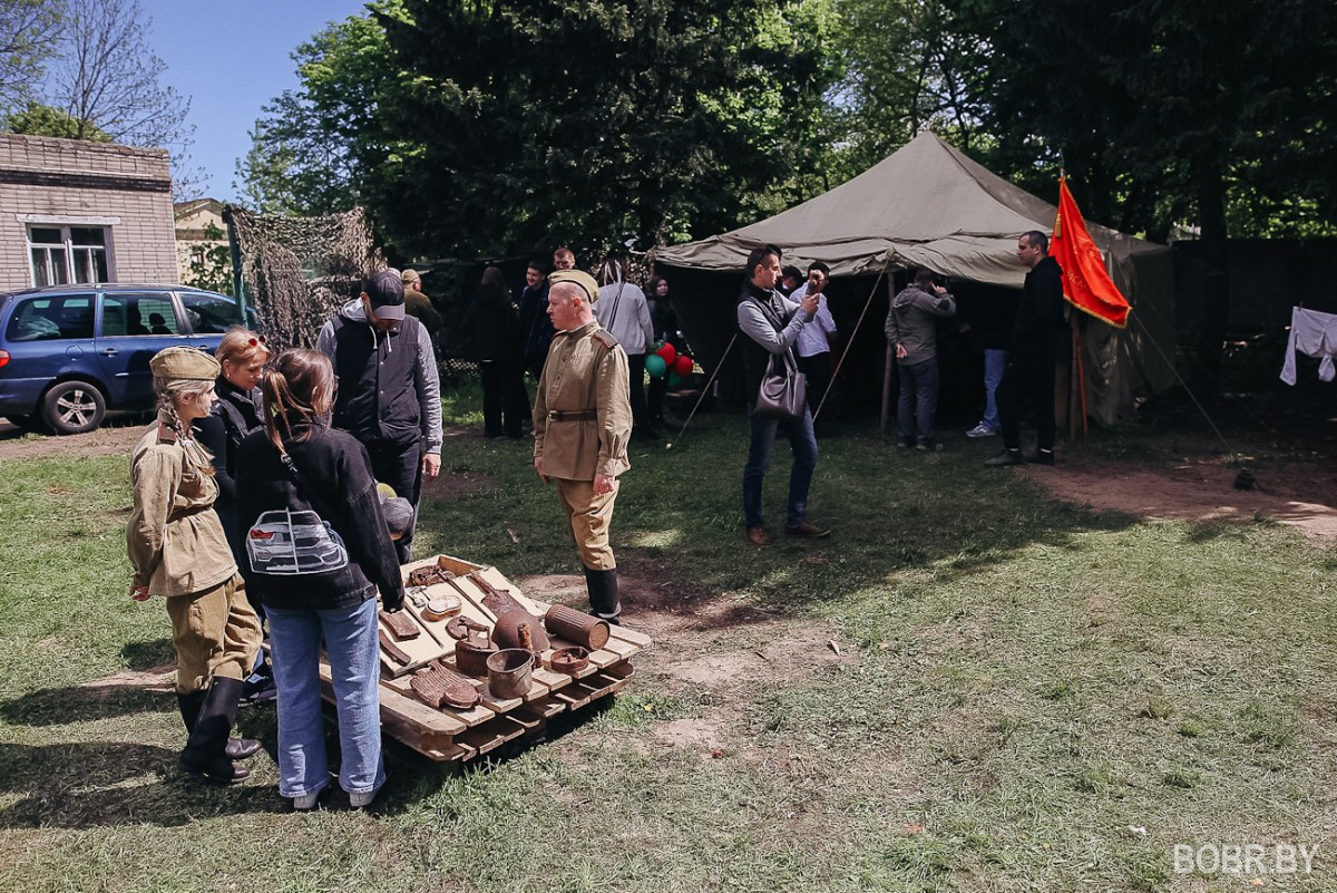 На территории Бобруйской крепости работает выставка «Путь к Победе»
