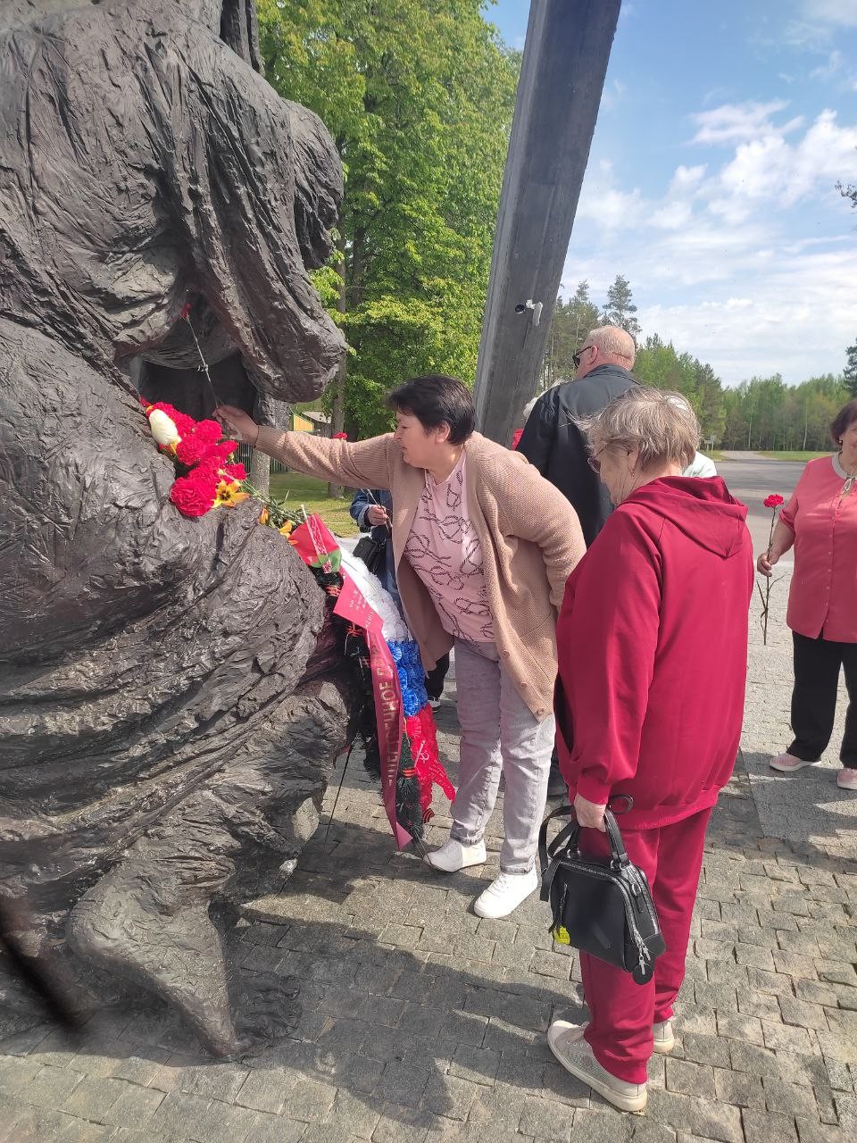 Туристическая поездка ветеранов фабрики по историко-культурным объектам Могилевской области состоялась 17 мая.