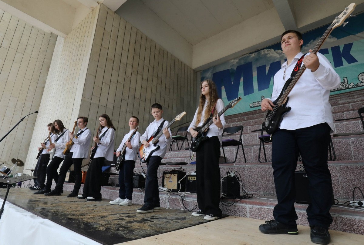 В Минске впервые прошел открытый городской фестиваль «Парад оркестров» с участием 18 оркестров и 400 музыкантов.