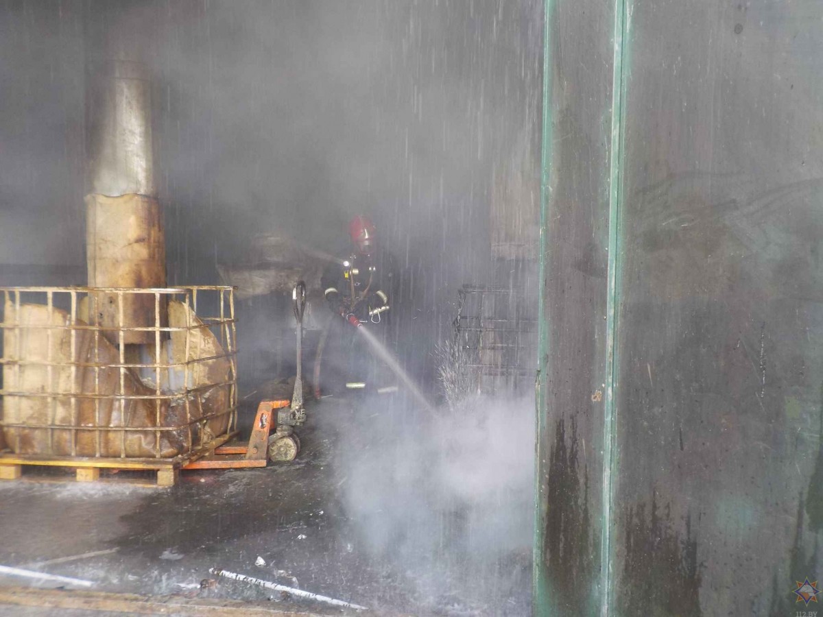 9 июня в 09-37 от охранника предприятия поступило сообщение о пожаре в цехе ОАО «Бобруйский завод растительных масел», расположенного по улице Бахарова.