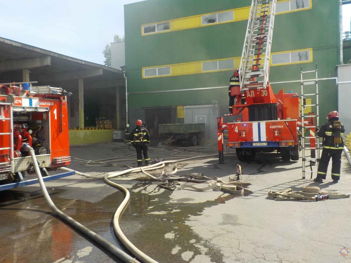 9 июня в 09-37 от охранника предприятия поступило сообщение о пожаре в цехе ОАО «Бобруйский завод растительных масел», расположенного по улице Бахарова.