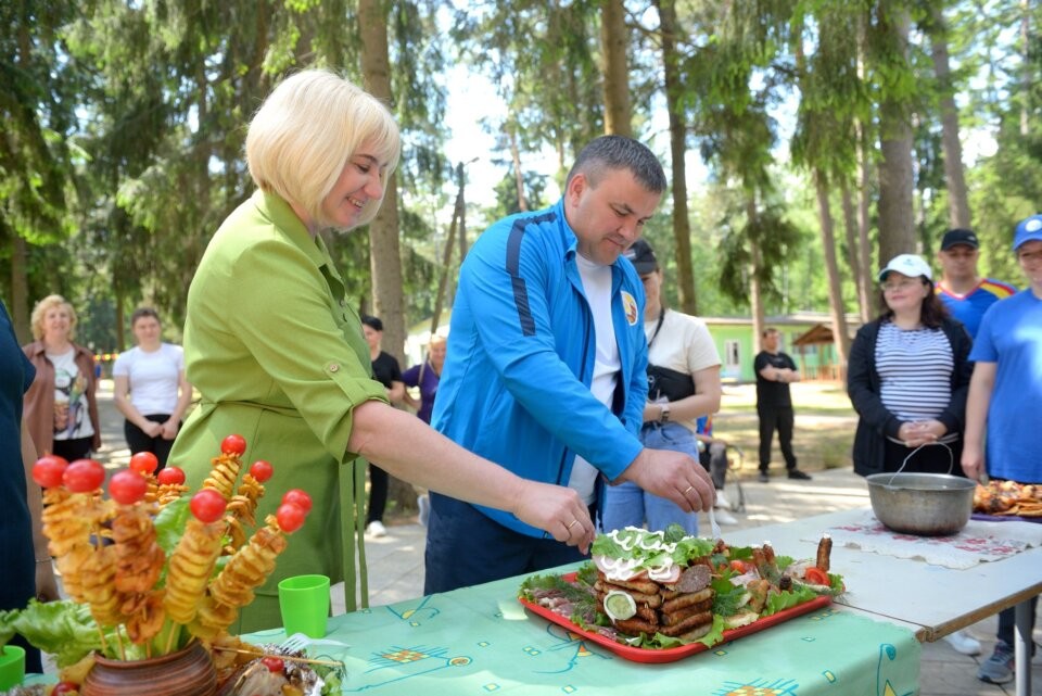 Сегодня на базе детского оздоровительного лагеря «Бобренок-2010» прошел День здоровья среди госслужащих и руководящих работников Бобруйского района.