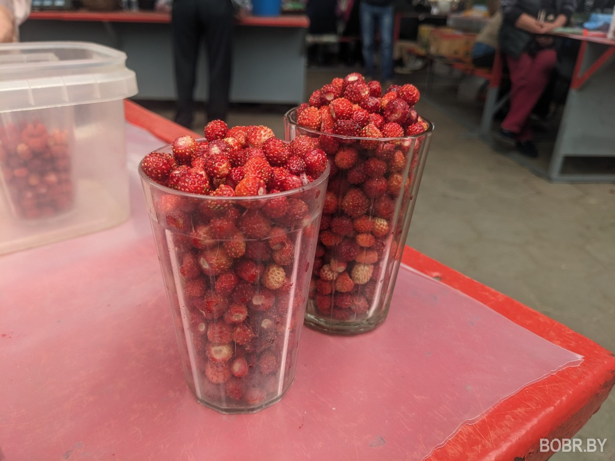лесныя ягоды на рынке
