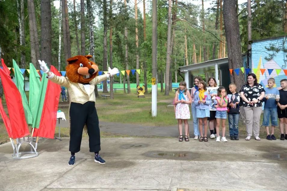 В оздоровительном лагере «Бобренок-2010» состоялось торжественное открытие первой смены.