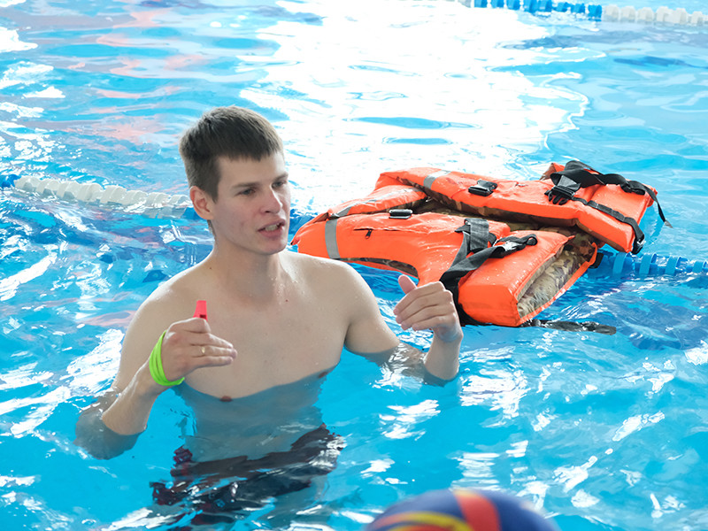 В бассейнах  Бобруйска прошли обучающие занятия по безопасному плаванию