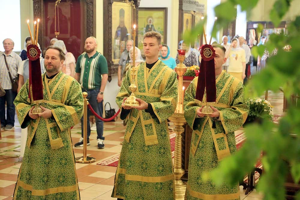 В канун Дня Святой Троицы в Бобруйске в Никольском кафедральном соборе совершено всенощное бдение