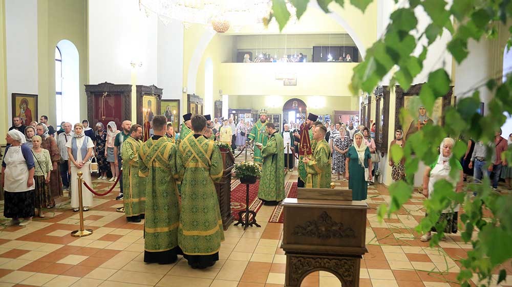 В канун Дня Святой Троицы в Бобруйске в Никольском кафедральном соборе совершено всенощное бдение