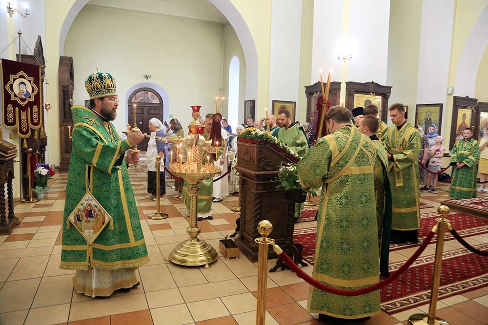 В канун Дня Святой Троицы в Бобруйске в Никольском кафедральном соборе совершено всенощное бдение