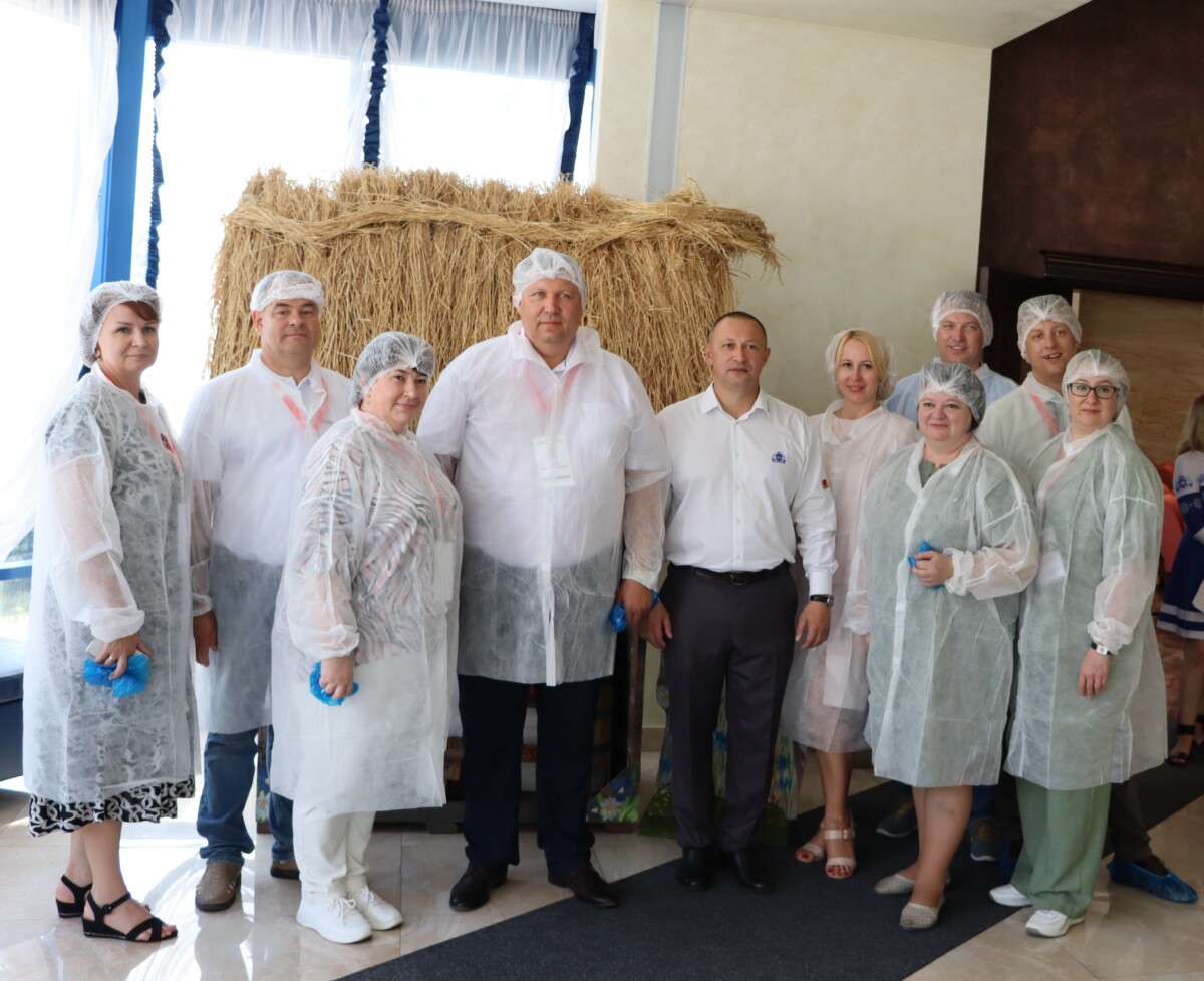 Делегации из регионов-побратимов Российской Федерации, которые прибыли сегодня в наш район, посетили Бобруйский филиал холдинга ОАО «Могилевская молочная кампания «Бабушкина крынка».