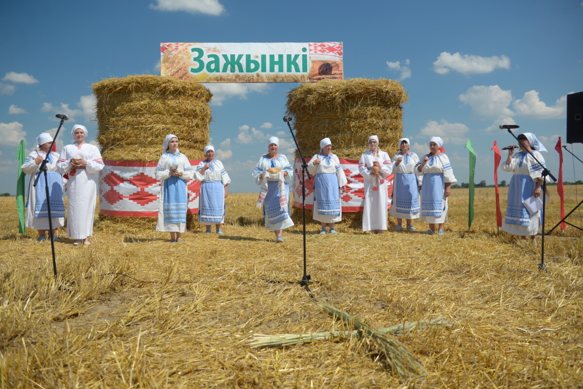Районный праздник «Зажинки» прошел сегодня на поле ОАО «Невский-Агро».