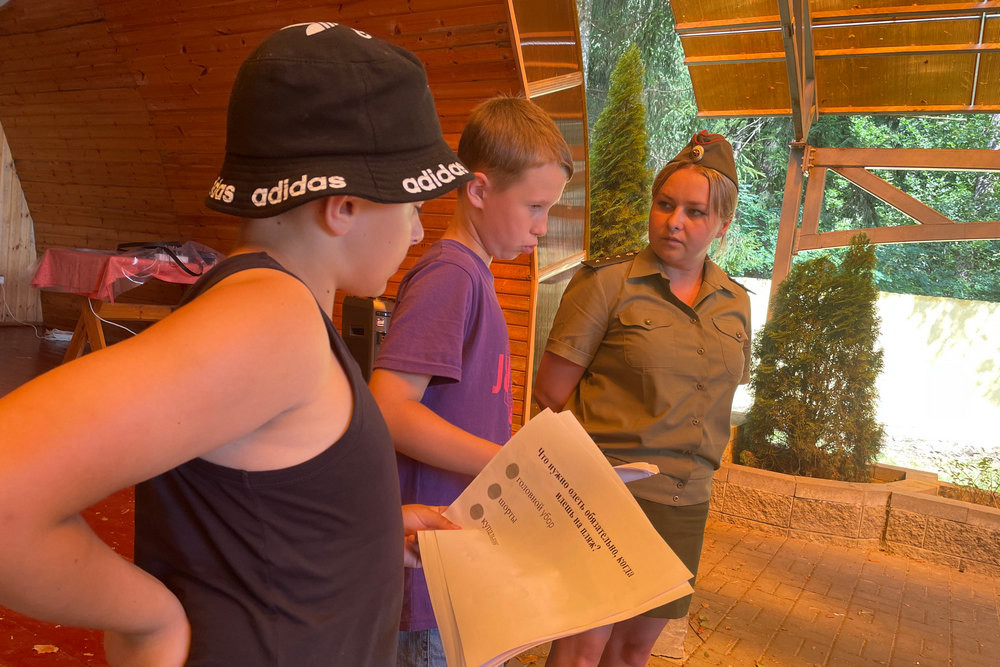 Спасатели посетили ребят в оздоровительном лагере «Щатково»