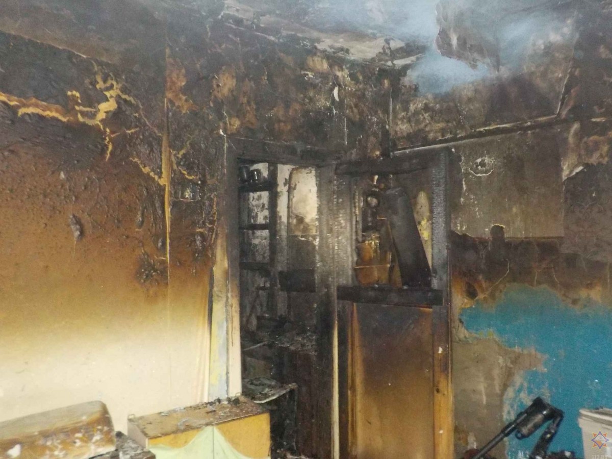 6 августа в 03:38 в службу спасения поступило сообщение о пожаре в квартире на улице Социалистической в Бобруйске.
