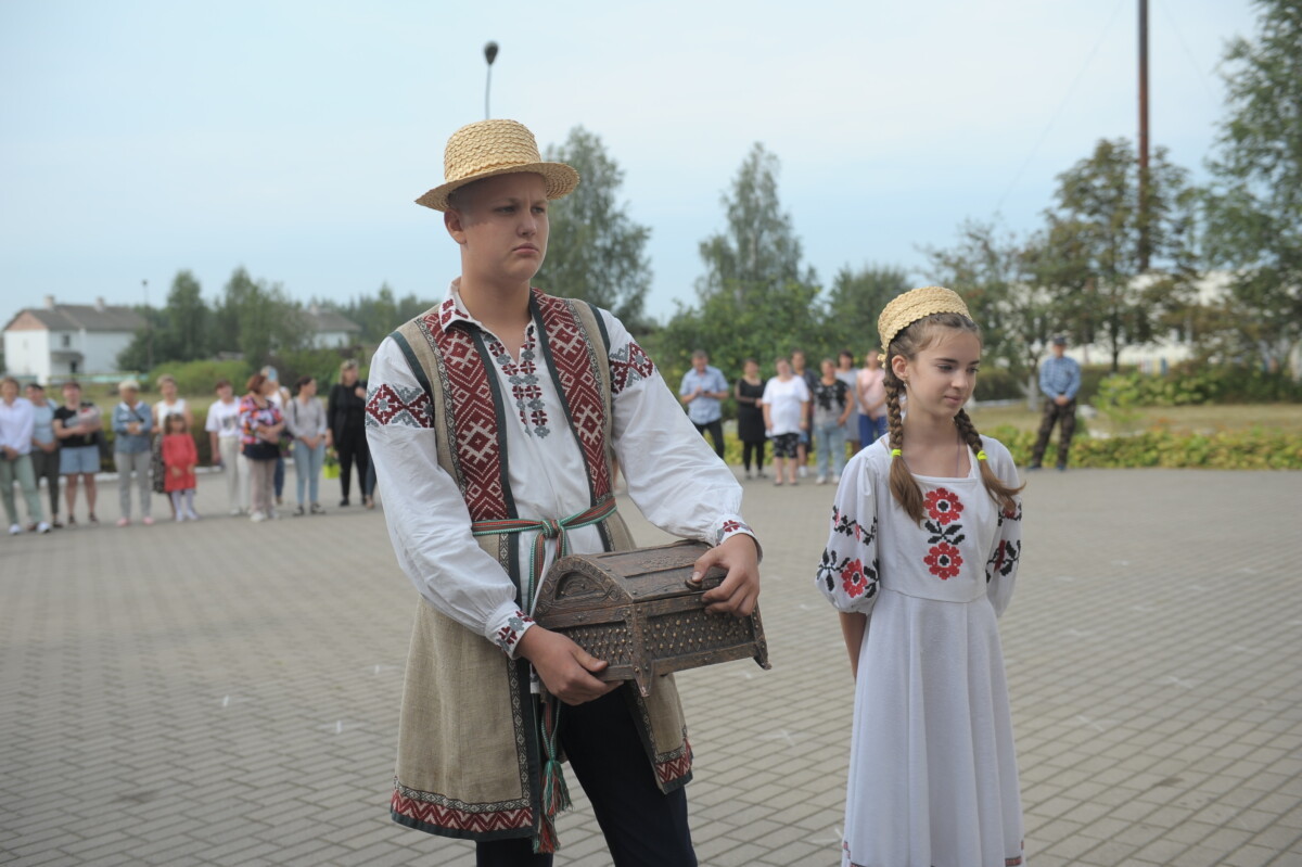 Первый звонок, оповещающий о начале учебного года, прозвучал сегодня во всех школах Бобруйского района.