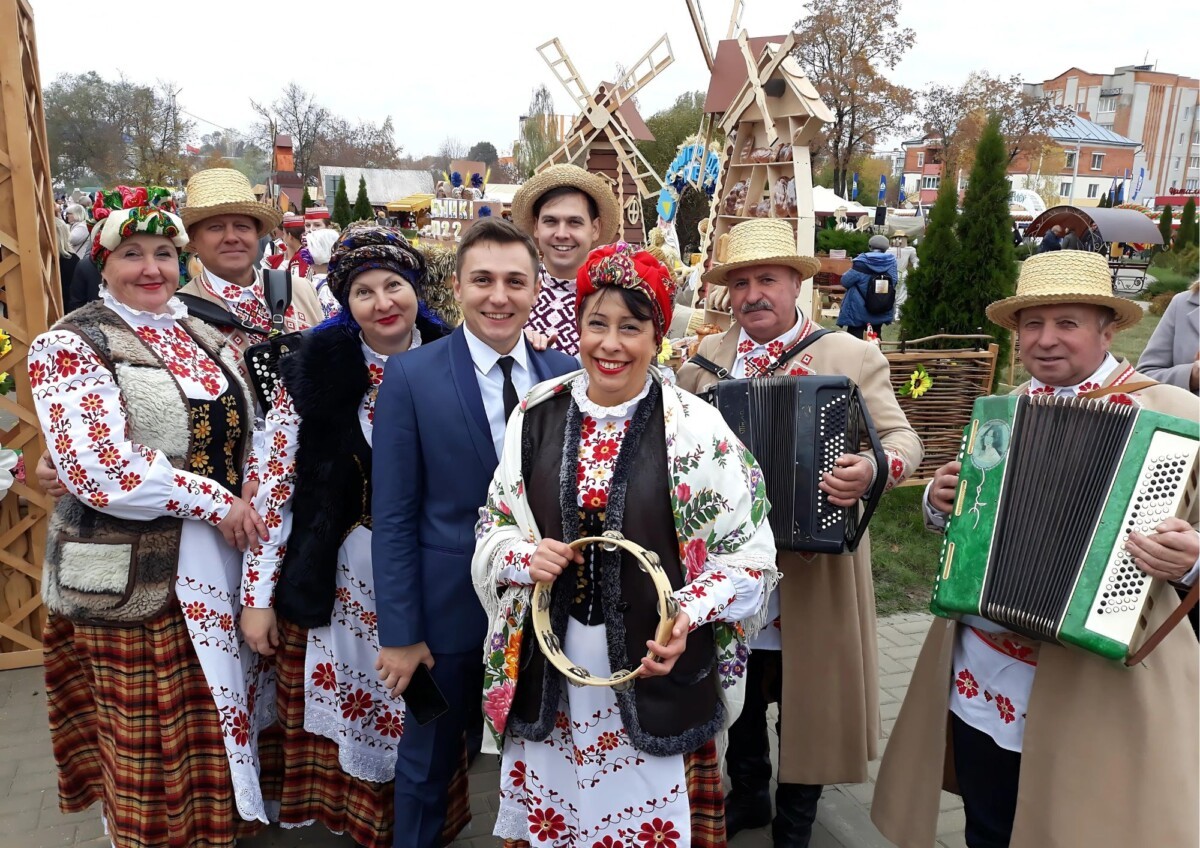 В Беларуси во второе воскресенье октября отмечают профессиональный праздник люди, посвятившие трудовую деятельность искусству и культуре. В этих рядах — Наталья Меньщикова, художественный руководитель Централизованной клубной системы Бобруйского района.