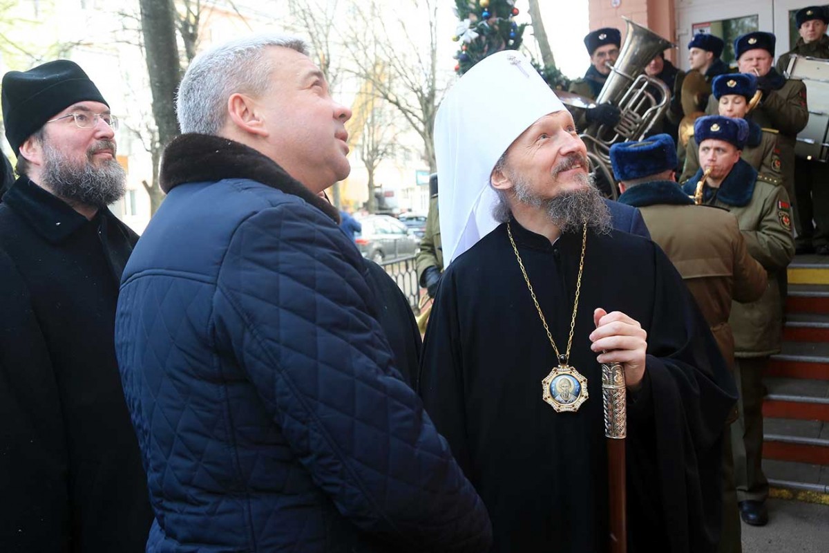 В Бобруйске торжественно открыли мемориальную доску с барельефом митрополита Филарета