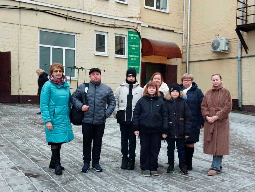 Многодетная семья Монетовых (трое несовершеннолетних детей) побывала в ОАО «Славянка»