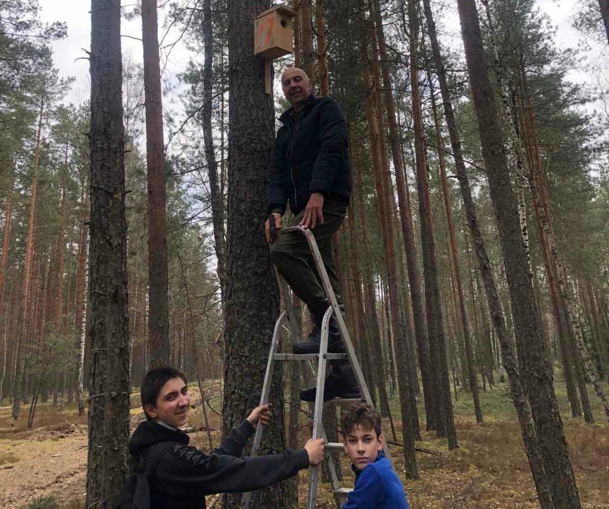 Воспитанники Глушанского школьного лесничества Бобруйского лесхоза присоединились к акции «Лес! Дабро! Парадак!»