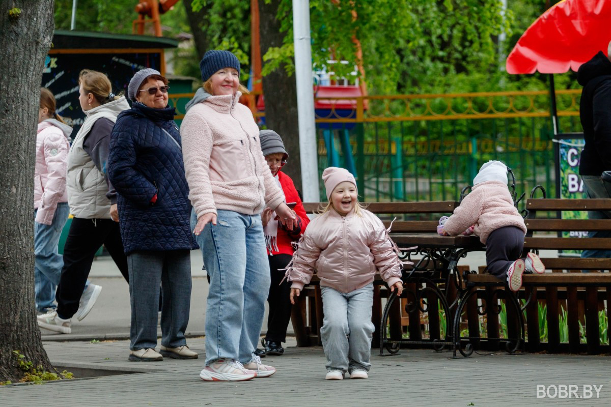 День весны и труда в городском парке. Фоторепортаж
