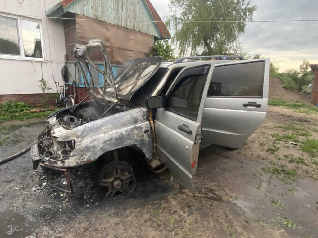 в Бобруйском районе горел автомобиль