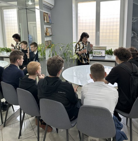 «Алмаз-Люкс» открыл двери для школьников