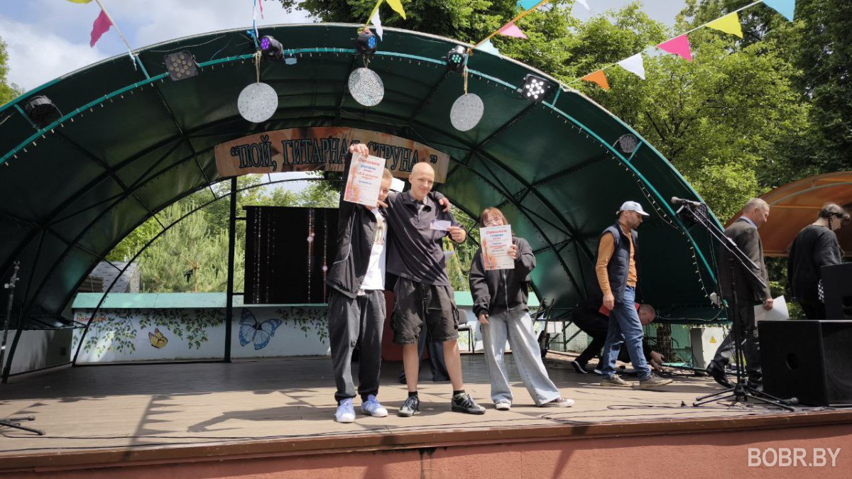 «Пой гитарная струна»: в Бобруйске прошёл музыкальный конкурс гитаристов