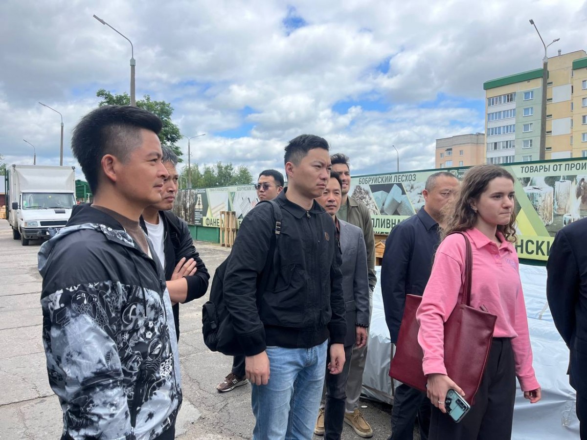 Восточный вектор развития. Делегация из Китая посетила бобруйский «Лесной Домик»