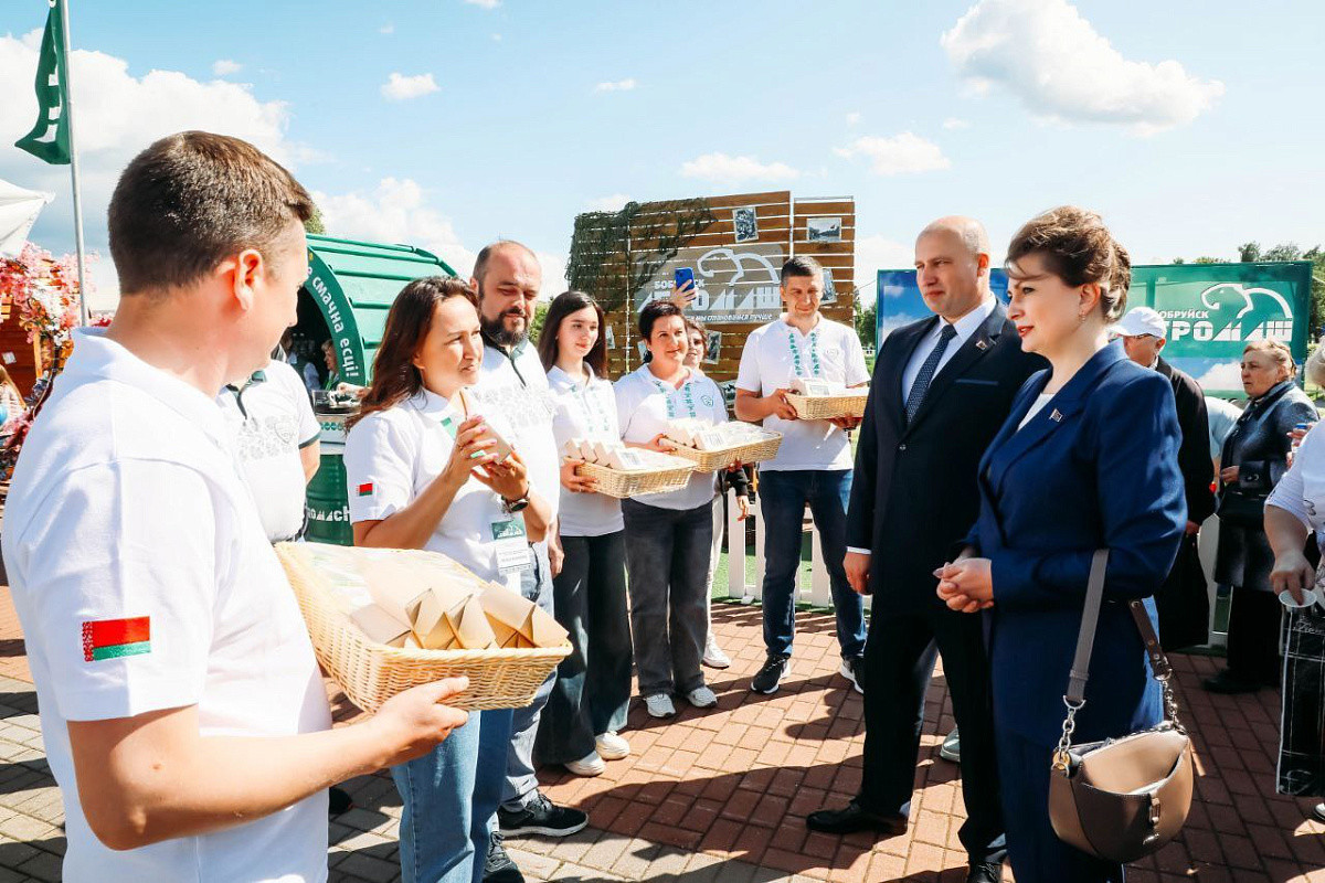 «Бобруйскагромаш» угощал бобруйчан вкусными агромашевскими закусками