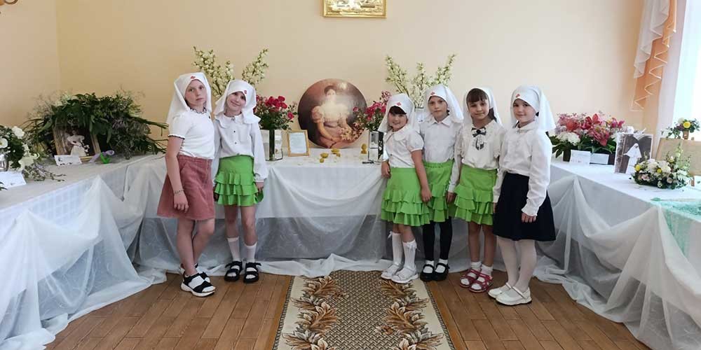 В Бобруйске прошел конкурс-выставка живых цветов «Цветы для святой Елисаветы»
