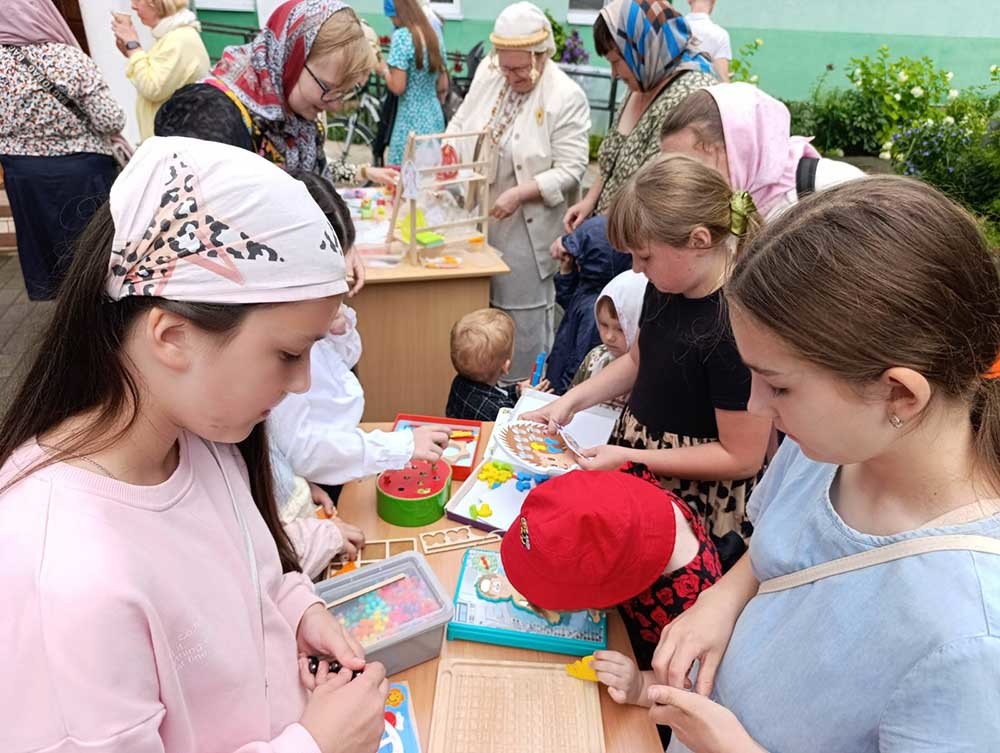 В Бобруйске прошел конкурс-выставка живых цветов «Цветы для святой Елисаветы»
