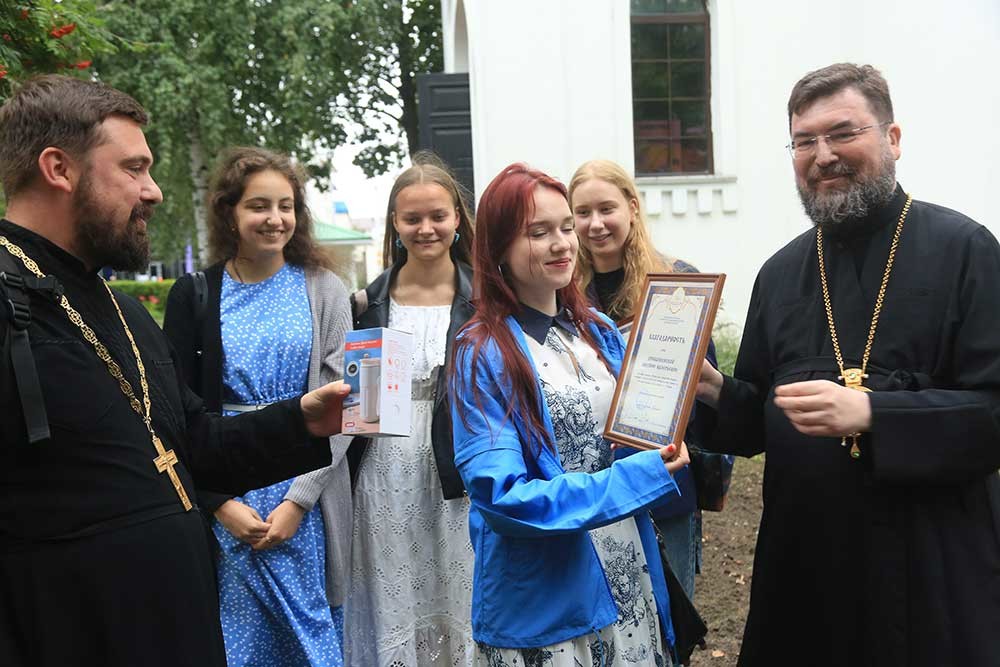 Епископ Серафим встретился с победителями интеллектуального турнира