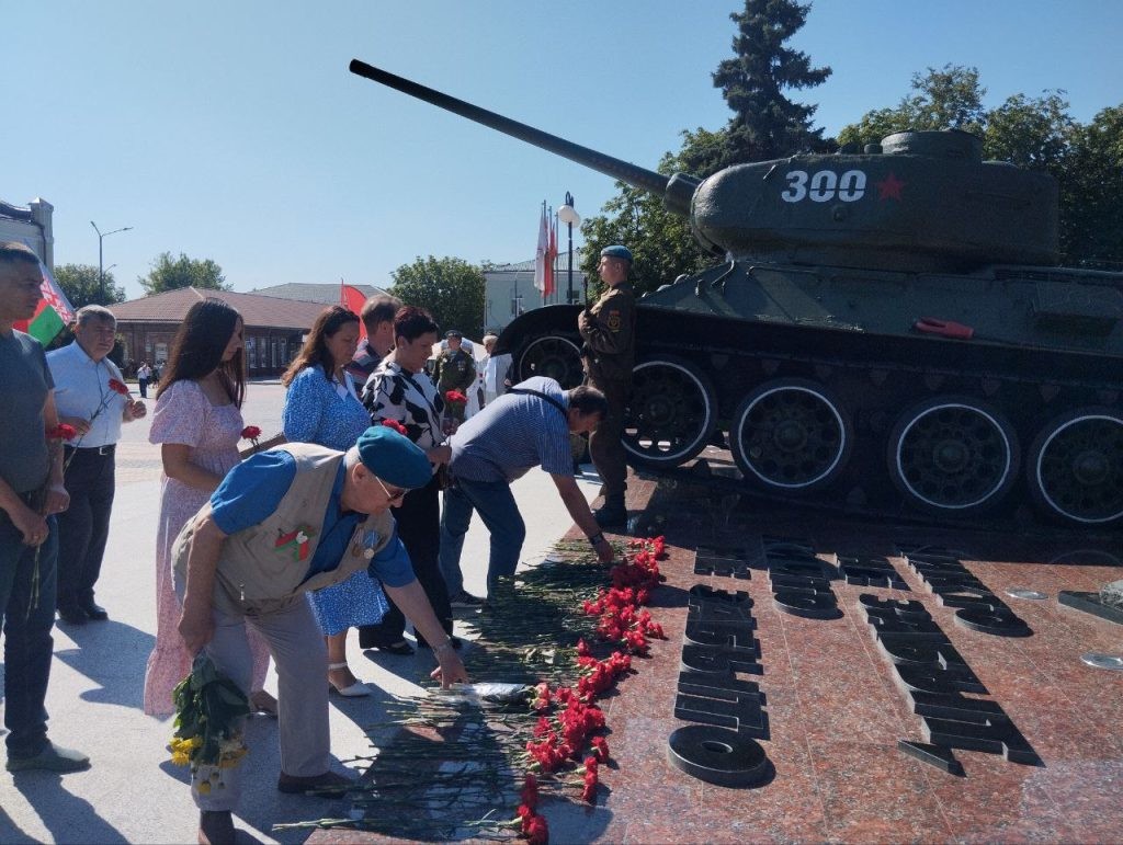 Праздник «крылатой пехоты» в Бобруйске: энергетики почтили память героев