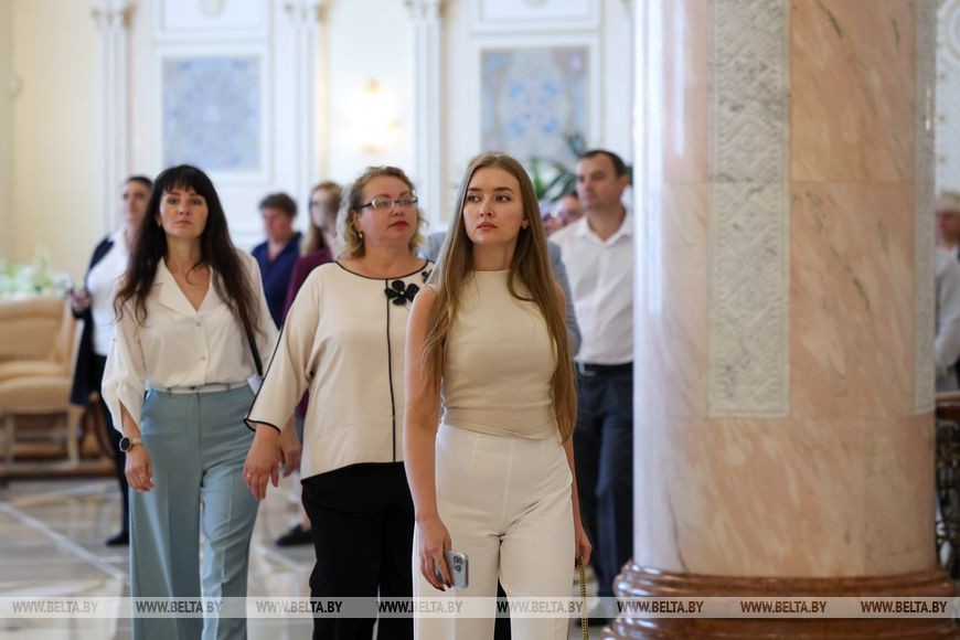 Представительница Бобруйской фабрики художественных изделий о Дворце Независимости