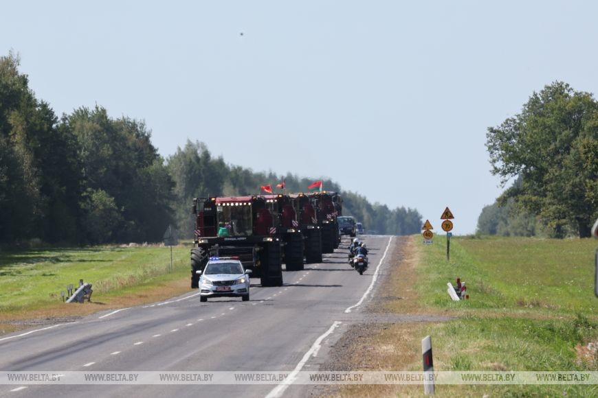 Бобруйск направляет свои комбайны для помощи другим хозяйствам