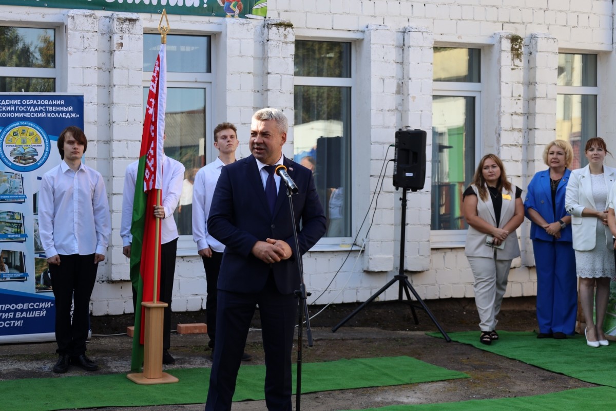 «Красный пищевик» поздравил учащихся и запустил новую программу в торгово-экономическом колледже